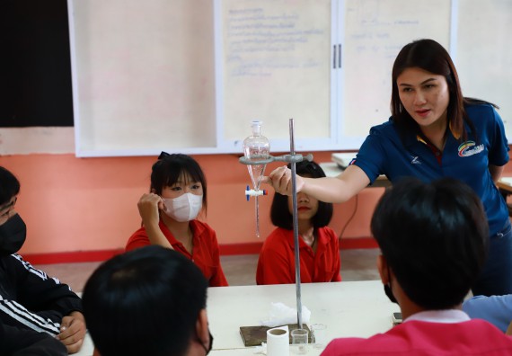 ภาพกิจกรรม  คณะวิทยาศาสตร์และเทคโนโลยี จัดค่ายวิทยาศาสตร์สัญจร ปีการศึกษา 2566  โรงเรียนนาบ่อคำวิทยาคม