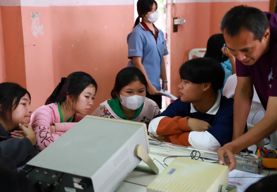 ภาพกิจกรรม  คณะวิทยาศาสตร์และเทคโนโลยี จัดค่ายวิทยาศาสตร์สัญจร ปีการศึกษา 2566  โรงเรียนนาบ่อคำวิทยาคม