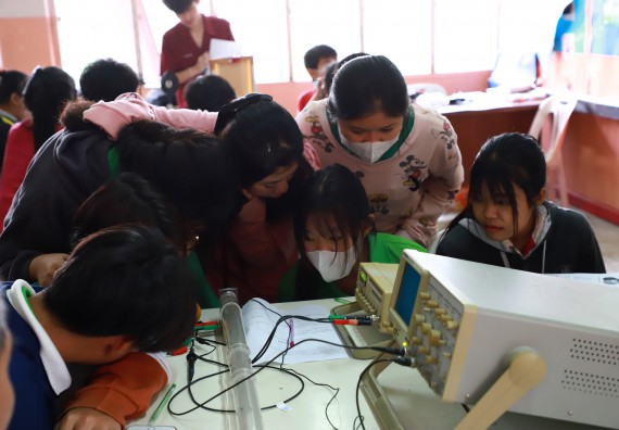 ภาพกิจกรรม  คณะวิทยาศาสตร์และเทคโนโลยี จัดค่ายวิทยาศาสตร์สัญจร ปีการศึกษา 2566  โรงเรียนนาบ่อคำวิทยาคม