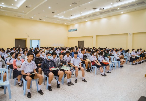 ภาพกิจกรรม  คณะวิทยาศาสตร์และเทคโนโลยี ร่วมกับโรงเรียนตากพิทยาคม จัดโครงการการจัดการเรียนการสอนวิชาวิทยาศาสตร์ คณิตศาสตร์ และคอมพิวเตอร์ โดยใช้ภาษาอังกฤษเป็นสื่อ (EIS: English for Integrated Studies)