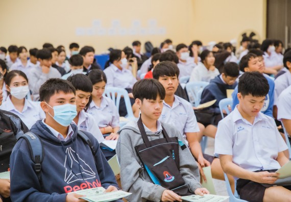 ภาพกิจกรรม  คณะวิทยาศาสตร์และเทคโนโลยี ร่วมกับโรงเรียนตากพิทยาคม จัดโครงการการจัดการเรียนการสอนวิชาวิทยาศาสตร์ คณิตศาสตร์ และคอมพิวเตอร์ โดยใช้ภาษาอังกฤษเป็นสื่อ (EIS: English for Integrated Studies)