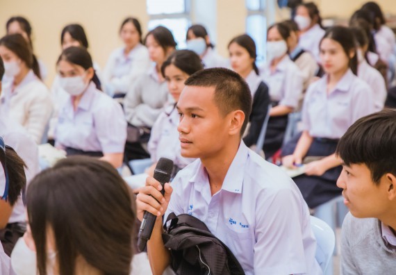 ภาพกิจกรรม  คณะวิทยาศาสตร์และเทคโนโลยี ร่วมกับโรงเรียนตากพิทยาคม จัดโครงการการจัดการเรียนการสอนวิชาวิทยาศาสตร์ คณิตศาสตร์ และคอมพิวเตอร์ โดยใช้ภาษาอังกฤษเป็นสื่อ (EIS: English for Integrated Studies)