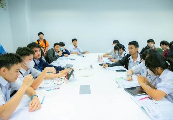 ภาพกิจกรรม  คณะวิทยาศาสตร์และเทคโนโลยี ร่วมกับโรงเรียนตากพิทยาคม จัดโครงการการจัดการเรียนการสอนวิชาวิทยาศาสตร์ คณิตศาสตร์ และคอมพิวเตอร์ โดยใช้ภาษาอังกฤษเป็นสื่อ (EIS: English for Integrated Studies)