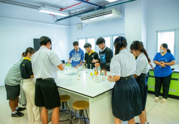 ภาพกิจกรรม  คณะวิทยาศาสตร์และเทคโนโลยี ร่วมกับโรงเรียนตากพิทยาคม จัดโครงการการจัดการเรียนการสอนวิชาวิทยาศาสตร์ คณิตศาสตร์ และคอมพิวเตอร์ โดยใช้ภาษาอังกฤษเป็นสื่อ (EIS: English for Integrated Studies)