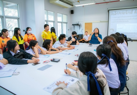 ภาพกิจกรรม  คณะวิทยาศาสตร์และเทคโนโลยี ร่วมกับโรงเรียนตากพิทยาคม จัดโครงการการจัดการเรียนการสอนวิชาวิทยาศาสตร์ คณิตศาสตร์ และคอมพิวเตอร์ โดยใช้ภาษาอังกฤษเป็นสื่อ (EIS: English for Integrated Studies)