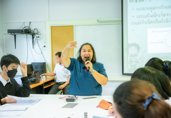 ภาพกิจกรรม  คณะวิทยาศาสตร์และเทคโนโลยี ร่วมกับโรงเรียนตากพิทยาคม จัดโครงการการจัดการเรียนการสอนวิชาวิทยาศาสตร์ คณิตศาสตร์ และคอมพิวเตอร์ โดยใช้ภาษาอังกฤษเป็นสื่อ (EIS: English for Integrated Studies)