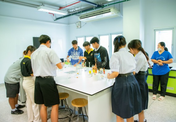 ภาพกิจกรรม  คณะวิทยาศาสตร์และเทคโนโลยี ร่วมกับโรงเรียนตากพิทยาคม จัดโครงการการจัดการเรียนการสอนวิชาวิทยาศาสตร์ คณิตศาสตร์ และคอมพิวเตอร์ โดยใช้ภาษาอังกฤษเป็นสื่อ (EIS: English for Integrated Studies)