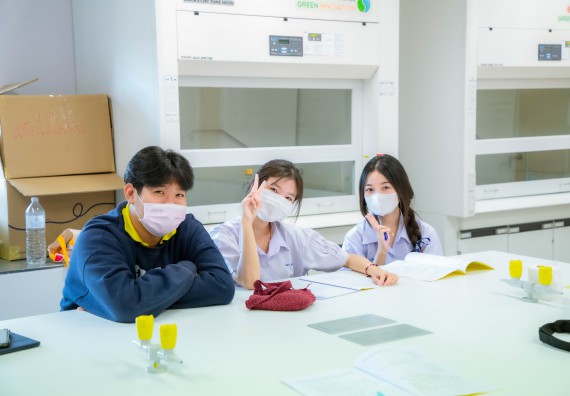 ภาพกิจกรรม  คณะวิทยาศาสตร์และเทคโนโลยี ร่วมกับโรงเรียนตากพิทยาคม จัดโครงการการจัดการเรียนการสอนวิชาวิทยาศาสตร์ คณิตศาสตร์ และคอมพิวเตอร์ โดยใช้ภาษาอังกฤษเป็นสื่อ (EIS: English for Integrated Studies)