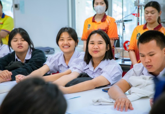 ภาพกิจกรรม  คณะวิทยาศาสตร์และเทคโนโลยี ร่วมกับโรงเรียนตากพิทยาคม จัดโครงการการจัดการเรียนการสอนวิชาวิทยาศาสตร์ คณิตศาสตร์ และคอมพิวเตอร์ โดยใช้ภาษาอังกฤษเป็นสื่อ (EIS: English for Integrated Studies)
