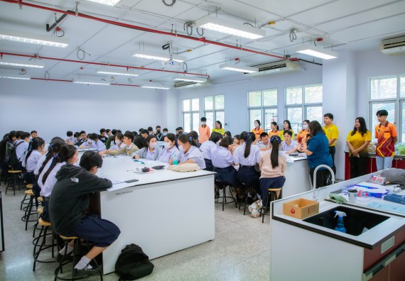 ภาพกิจกรรม  คณะวิทยาศาสตร์และเทคโนโลยี ร่วมกับโรงเรียนตากพิทยาคม จัดโครงการการจัดการเรียนการสอนวิชาวิทยาศาสตร์ คณิตศาสตร์ และคอมพิวเตอร์ โดยใช้ภาษาอังกฤษเป็นสื่อ (EIS: English for Integrated Studies)