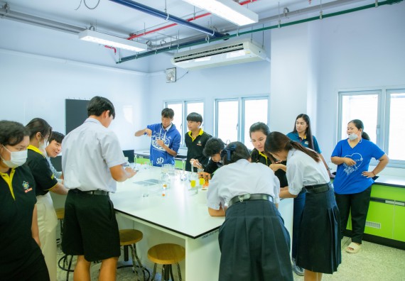 ภาพกิจกรรม  คณะวิทยาศาสตร์และเทคโนโลยี ร่วมกับโรงเรียนตากพิทยาคม จัดโครงการการจัดการเรียนการสอนวิชาวิทยาศาสตร์ คณิตศาสตร์ และคอมพิวเตอร์ โดยใช้ภาษาอังกฤษเป็นสื่อ (EIS: English for Integrated Studies)