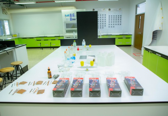 ภาพกิจกรรม  คณะวิทยาศาสตร์และเทคโนโลยี ร่วมกับโรงเรียนตากพิทยาคม จัดโครงการการจัดการเรียนการสอนวิชาวิทยาศาสตร์ คณิตศาสตร์ และคอมพิวเตอร์ โดยใช้ภาษาอังกฤษเป็นสื่อ (EIS: English for Integrated Studies)