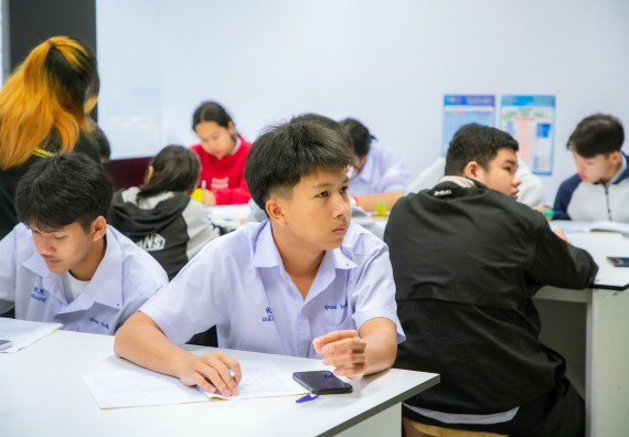 ภาพกิจกรรม  คณะวิทยาศาสตร์และเทคโนโลยี ร่วมกับโรงเรียนตากพิทยาคม จัดโครงการการจัดการเรียนการสอนวิชาวิทยาศาสตร์ คณิตศาสตร์ และคอมพิวเตอร์ โดยใช้ภาษาอังกฤษเป็นสื่อ (EIS: English for Integrated Studies)