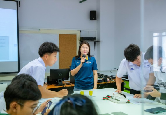 ภาพกิจกรรม  คณะวิทยาศาสตร์และเทคโนโลยี ร่วมกับโรงเรียนตากพิทยาคม จัดโครงการการจัดการเรียนการสอนวิชาวิทยาศาสตร์ คณิตศาสตร์ และคอมพิวเตอร์ โดยใช้ภาษาอังกฤษเป็นสื่อ (EIS: English for Integrated Studies)