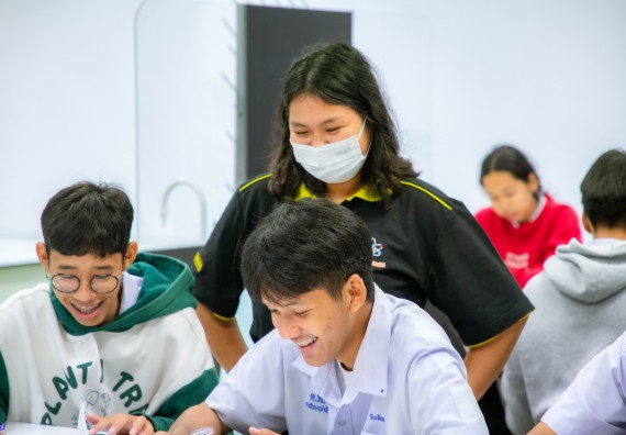 ภาพกิจกรรม  คณะวิทยาศาสตร์และเทคโนโลยี ร่วมกับโรงเรียนตากพิทยาคม จัดโครงการการจัดการเรียนการสอนวิชาวิทยาศาสตร์ คณิตศาสตร์ และคอมพิวเตอร์ โดยใช้ภาษาอังกฤษเป็นสื่อ (EIS: English for Integrated Studies)