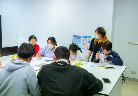 ภาพกิจกรรม  คณะวิทยาศาสตร์และเทคโนโลยี ร่วมกับโรงเรียนตากพิทยาคม จัดโครงการการจัดการเรียนการสอนวิชาวิทยาศาสตร์ คณิตศาสตร์ และคอมพิวเตอร์ โดยใช้ภาษาอังกฤษเป็นสื่อ (EIS: English for Integrated Studies)