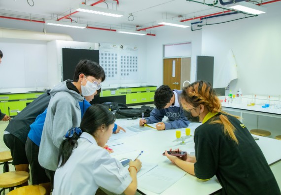 ภาพกิจกรรม  คณะวิทยาศาสตร์และเทคโนโลยี ร่วมกับโรงเรียนตากพิทยาคม จัดโครงการการจัดการเรียนการสอนวิชาวิทยาศาสตร์ คณิตศาสตร์ และคอมพิวเตอร์ โดยใช้ภาษาอังกฤษเป็นสื่อ (EIS: English for Integrated Studies)