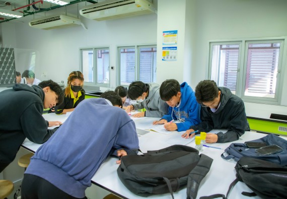 ภาพกิจกรรม  คณะวิทยาศาสตร์และเทคโนโลยี ร่วมกับโรงเรียนตากพิทยาคม จัดโครงการการจัดการเรียนการสอนวิชาวิทยาศาสตร์ คณิตศาสตร์ และคอมพิวเตอร์ โดยใช้ภาษาอังกฤษเป็นสื่อ (EIS: English for Integrated Studies)