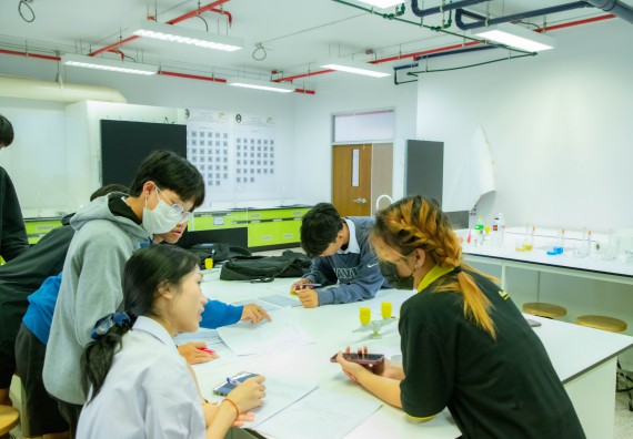 ภาพกิจกรรม  คณะวิทยาศาสตร์และเทคโนโลยี ร่วมกับโรงเรียนตากพิทยาคม จัดโครงการการจัดการเรียนการสอนวิชาวิทยาศาสตร์ คณิตศาสตร์ และคอมพิวเตอร์ โดยใช้ภาษาอังกฤษเป็นสื่อ (EIS: English for Integrated Studies)