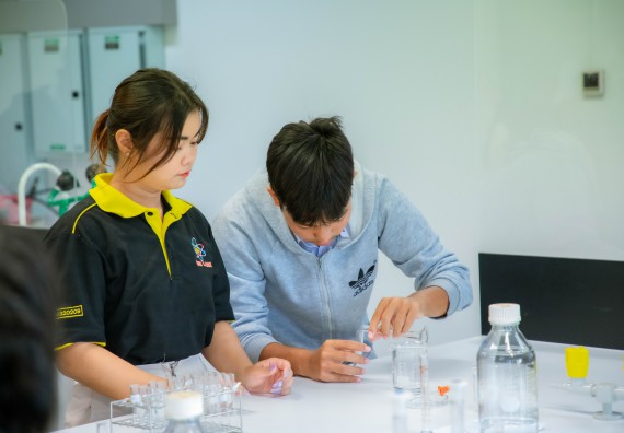 ภาพกิจกรรม  คณะวิทยาศาสตร์และเทคโนโลยี ร่วมกับโรงเรียนตากพิทยาคม จัดโครงการการจัดการเรียนการสอนวิชาวิทยาศาสตร์ คณิตศาสตร์ และคอมพิวเตอร์ โดยใช้ภาษาอังกฤษเป็นสื่อ (EIS: English for Integrated Studies)