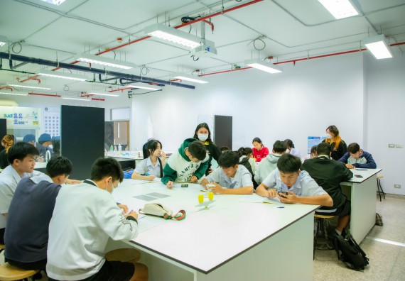 ภาพกิจกรรม  คณะวิทยาศาสตร์และเทคโนโลยี ร่วมกับโรงเรียนตากพิทยาคม จัดโครงการการจัดการเรียนการสอนวิชาวิทยาศาสตร์ คณิตศาสตร์ และคอมพิวเตอร์ โดยใช้ภาษาอังกฤษเป็นสื่อ (EIS: English for Integrated Studies)