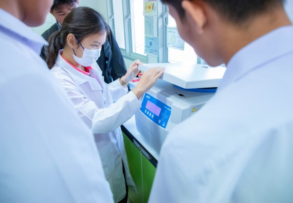 ภาพกิจกรรม  คณะวิทยาศาสตร์และเทคโนโลยี ร่วมกับโรงเรียนตากพิทยาคม จัดโครงการการจัดการเรียนการสอนวิชาวิทยาศาสตร์ คณิตศาสตร์ และคอมพิวเตอร์ โดยใช้ภาษาอังกฤษเป็นสื่อ (EIS: English for Integrated Studies)