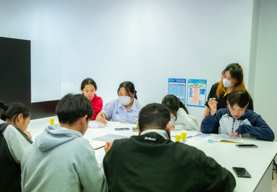 ภาพกิจกรรม  คณะวิทยาศาสตร์และเทคโนโลยี ร่วมกับโรงเรียนตากพิทยาคม จัดโครงการการจัดการเรียนการสอนวิชาวิทยาศาสตร์ คณิตศาสตร์ และคอมพิวเตอร์ โดยใช้ภาษาอังกฤษเป็นสื่อ (EIS: English for Integrated Studies)