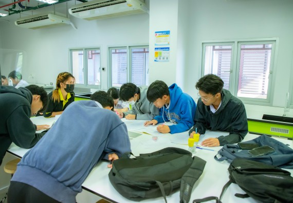 ภาพกิจกรรม  คณะวิทยาศาสตร์และเทคโนโลยี ร่วมกับโรงเรียนตากพิทยาคม จัดโครงการการจัดการเรียนการสอนวิชาวิทยาศาสตร์ คณิตศาสตร์ และคอมพิวเตอร์ โดยใช้ภาษาอังกฤษเป็นสื่อ (EIS: English for Integrated Studies)