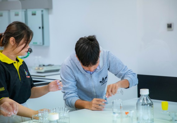 ภาพกิจกรรม  คณะวิทยาศาสตร์และเทคโนโลยี ร่วมกับโรงเรียนตากพิทยาคม จัดโครงการการจัดการเรียนการสอนวิชาวิทยาศาสตร์ คณิตศาสตร์ และคอมพิวเตอร์ โดยใช้ภาษาอังกฤษเป็นสื่อ (EIS: English for Integrated Studies)