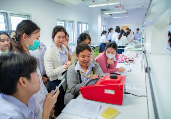 ภาพกิจกรรม  คณะวิทยาศาสตร์และเทคโนโลยี ร่วมกับโรงเรียนตากพิทยาคม จัดโครงการการจัดการเรียนการสอนวิชาวิทยาศาสตร์ คณิตศาสตร์ และคอมพิวเตอร์ โดยใช้ภาษาอังกฤษเป็นสื่อ (EIS: English for Integrated Studies)