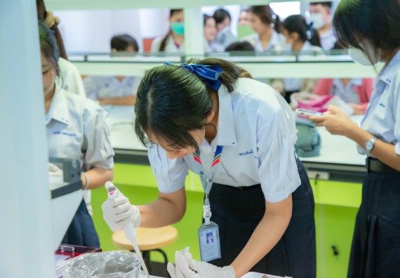 ภาพกิจกรรม  คณะวิทยาศาสตร์และเทคโนโลยี ร่วมกับโรงเรียนตากพิทยาคม จัดโครงการการจัดการเรียนการสอนวิชาวิทยาศาสตร์ คณิตศาสตร์ และคอมพิวเตอร์ โดยใช้ภาษาอังกฤษเป็นสื่อ (EIS: English for Integrated Studies)