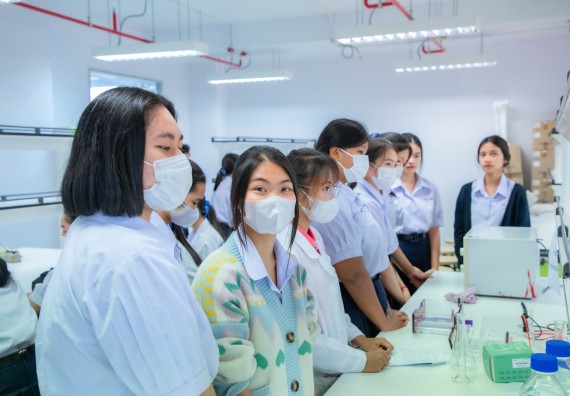 ภาพกิจกรรม  คณะวิทยาศาสตร์และเทคโนโลยี ร่วมกับโรงเรียนตากพิทยาคม จัดโครงการการจัดการเรียนการสอนวิชาวิทยาศาสตร์ คณิตศาสตร์ และคอมพิวเตอร์ โดยใช้ภาษาอังกฤษเป็นสื่อ (EIS: English for Integrated Studies)