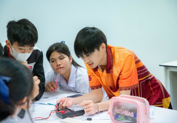 ภาพกิจกรรม  คณะวิทยาศาสตร์และเทคโนโลยี ร่วมกับโรงเรียนตากพิทยาคม จัดโครงการการจัดการเรียนการสอนวิชาวิทยาศาสตร์ คณิตศาสตร์ และคอมพิวเตอร์ โดยใช้ภาษาอังกฤษเป็นสื่อ (EIS: English for Integrated Studies)