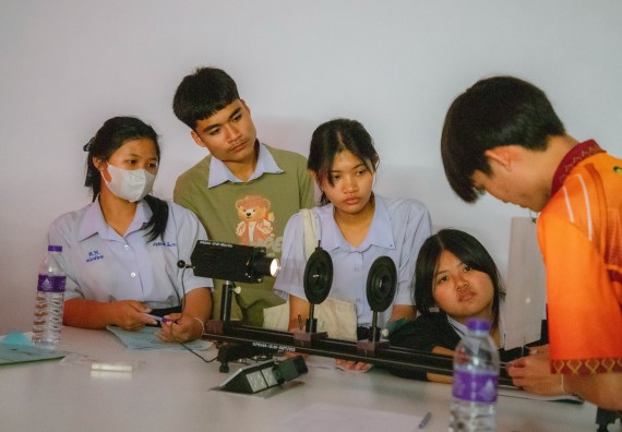 ภาพกิจกรรม  คณะวิทยาศาสตร์และเทคโนโลยี ร่วมกับโรงเรียนตากพิทยาคม จัดโครงการการจัดการเรียนการสอนวิชาวิทยาศาสตร์ คณิตศาสตร์ และคอมพิวเตอร์ โดยใช้ภาษาอังกฤษเป็นสื่อ (EIS: English for Integrated Studies)