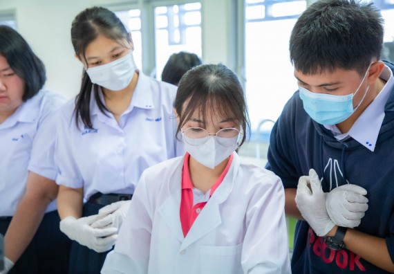 ภาพกิจกรรม  คณะวิทยาศาสตร์และเทคโนโลยี ร่วมกับโรงเรียนตากพิทยาคม จัดโครงการการจัดการเรียนการสอนวิชาวิทยาศาสตร์ คณิตศาสตร์ และคอมพิวเตอร์ โดยใช้ภาษาอังกฤษเป็นสื่อ (EIS: English for Integrated Studies)