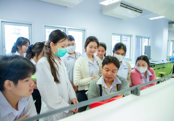 ภาพกิจกรรม  คณะวิทยาศาสตร์และเทคโนโลยี ร่วมกับโรงเรียนตากพิทยาคม จัดโครงการการจัดการเรียนการสอนวิชาวิทยาศาสตร์ คณิตศาสตร์ และคอมพิวเตอร์ โดยใช้ภาษาอังกฤษเป็นสื่อ (EIS: English for Integrated Studies)