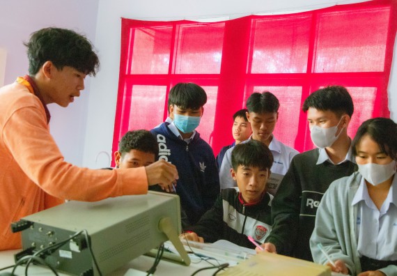 ภาพกิจกรรม  คณะวิทยาศาสตร์และเทคโนโลยี ร่วมกับโรงเรียนตากพิทยาคม จัดโครงการการจัดการเรียนการสอนวิชาวิทยาศาสตร์ คณิตศาสตร์ และคอมพิวเตอร์ โดยใช้ภาษาอังกฤษเป็นสื่อ (EIS: English for Integrated Studies)