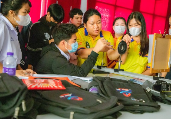 ภาพกิจกรรม  คณะวิทยาศาสตร์และเทคโนโลยี ร่วมกับโรงเรียนตากพิทยาคม จัดโครงการการจัดการเรียนการสอนวิชาวิทยาศาสตร์ คณิตศาสตร์ และคอมพิวเตอร์ โดยใช้ภาษาอังกฤษเป็นสื่อ (EIS: English for Integrated Studies)