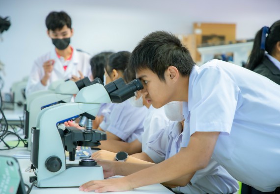 ภาพกิจกรรม  คณะวิทยาศาสตร์และเทคโนโลยี ร่วมกับโรงเรียนตากพิทยาคม จัดโครงการการจัดการเรียนการสอนวิชาวิทยาศาสตร์ คณิตศาสตร์ และคอมพิวเตอร์ โดยใช้ภาษาอังกฤษเป็นสื่อ (EIS: English for Integrated Studies)