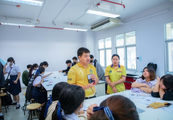 ภาพกิจกรรม  คณะวิทยาศาสตร์และเทคโนโลยี ร่วมกับโรงเรียนตากพิทยาคม จัดโครงการการจัดการเรียนการสอนวิชาวิทยาศาสตร์ คณิตศาสตร์ และคอมพิวเตอร์ โดยใช้ภาษาอังกฤษเป็นสื่อ (EIS: English for Integrated Studies)