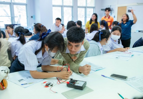 ภาพกิจกรรม  คณะวิทยาศาสตร์และเทคโนโลยี ร่วมกับโรงเรียนตากพิทยาคม จัดโครงการการจัดการเรียนการสอนวิชาวิทยาศาสตร์ คณิตศาสตร์ และคอมพิวเตอร์ โดยใช้ภาษาอังกฤษเป็นสื่อ (EIS: English for Integrated Studies)