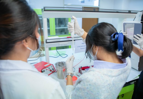 ภาพกิจกรรม  คณะวิทยาศาสตร์และเทคโนโลยี ร่วมกับโรงเรียนตากพิทยาคม จัดโครงการการจัดการเรียนการสอนวิชาวิทยาศาสตร์ คณิตศาสตร์ และคอมพิวเตอร์ โดยใช้ภาษาอังกฤษเป็นสื่อ (EIS: English for Integrated Studies)