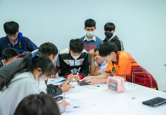 ภาพกิจกรรม  คณะวิทยาศาสตร์และเทคโนโลยี ร่วมกับโรงเรียนตากพิทยาคม จัดโครงการการจัดการเรียนการสอนวิชาวิทยาศาสตร์ คณิตศาสตร์ และคอมพิวเตอร์ โดยใช้ภาษาอังกฤษเป็นสื่อ (EIS: English for Integrated Studies)