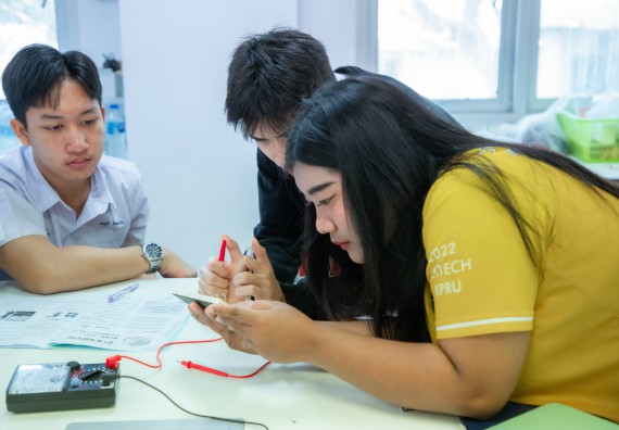 ภาพกิจกรรม  คณะวิทยาศาสตร์และเทคโนโลยี ร่วมกับโรงเรียนตากพิทยาคม จัดโครงการการจัดการเรียนการสอนวิชาวิทยาศาสตร์ คณิตศาสตร์ และคอมพิวเตอร์ โดยใช้ภาษาอังกฤษเป็นสื่อ (EIS: English for Integrated Studies)