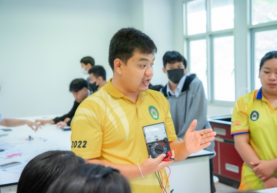 ภาพกิจกรรม  คณะวิทยาศาสตร์และเทคโนโลยี ร่วมกับโรงเรียนตากพิทยาคม จัดโครงการการจัดการเรียนการสอนวิชาวิทยาศาสตร์ คณิตศาสตร์ และคอมพิวเตอร์ โดยใช้ภาษาอังกฤษเป็นสื่อ (EIS: English for Integrated Studies)