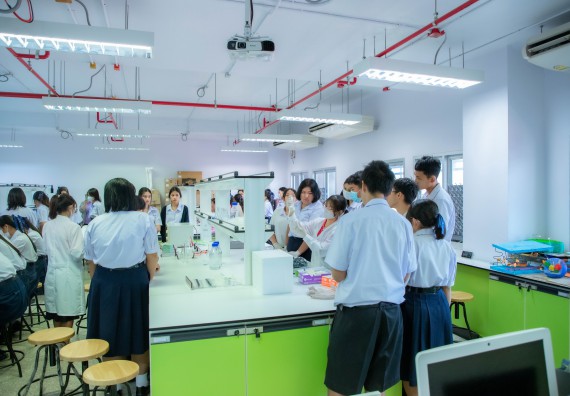 ภาพกิจกรรม  คณะวิทยาศาสตร์และเทคโนโลยี ร่วมกับโรงเรียนตากพิทยาคม จัดโครงการการจัดการเรียนการสอนวิชาวิทยาศาสตร์ คณิตศาสตร์ และคอมพิวเตอร์ โดยใช้ภาษาอังกฤษเป็นสื่อ (EIS: English for Integrated Studies)