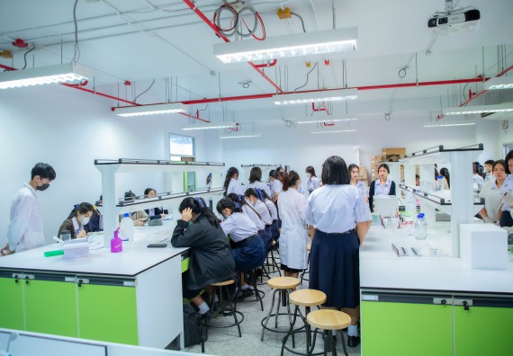 ภาพกิจกรรม  คณะวิทยาศาสตร์และเทคโนโลยี ร่วมกับโรงเรียนตากพิทยาคม จัดโครงการการจัดการเรียนการสอนวิชาวิทยาศาสตร์ คณิตศาสตร์ และคอมพิวเตอร์ โดยใช้ภาษาอังกฤษเป็นสื่อ (EIS: English for Integrated Studies)