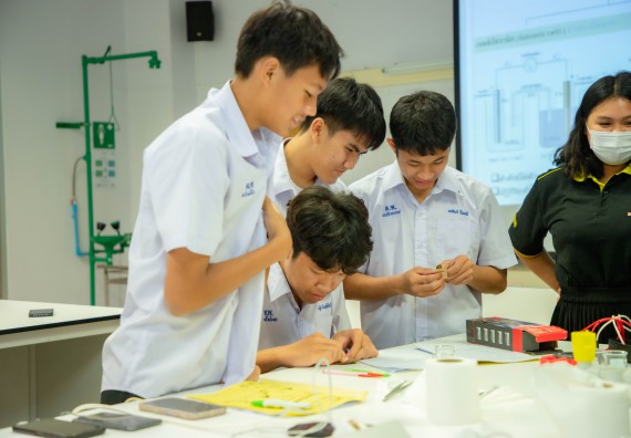 ภาพกิจกรรม  คณะวิทยาศาสตร์และเทคโนโลยี ร่วมกับโรงเรียนตากพิทยาคม จัดโครงการการจัดการเรียนการสอนวิชาวิทยาศาสตร์ คณิตศาสตร์ และคอมพิวเตอร์ โดยใช้ภาษาอังกฤษเป็นสื่อ (EIS: English for Integrated Studies)