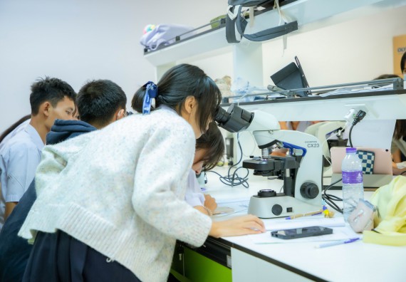 ภาพกิจกรรม  คณะวิทยาศาสตร์และเทคโนโลยี ร่วมกับโรงเรียนตากพิทยาคม จัดโครงการการจัดการเรียนการสอนวิชาวิทยาศาสตร์ คณิตศาสตร์ และคอมพิวเตอร์ โดยใช้ภาษาอังกฤษเป็นสื่อ (EIS: English for Integrated Studies)