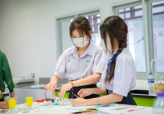 ภาพกิจกรรม  คณะวิทยาศาสตร์และเทคโนโลยี ร่วมกับโรงเรียนตากพิทยาคม จัดโครงการการจัดการเรียนการสอนวิชาวิทยาศาสตร์ คณิตศาสตร์ และคอมพิวเตอร์ โดยใช้ภาษาอังกฤษเป็นสื่อ (EIS: English for Integrated Studies)